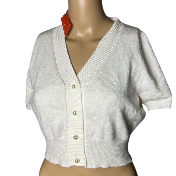 Cider,cropped white sweater,S.,pearl like buttons front,
Summer,feminine,staple - Picture 1 of 10